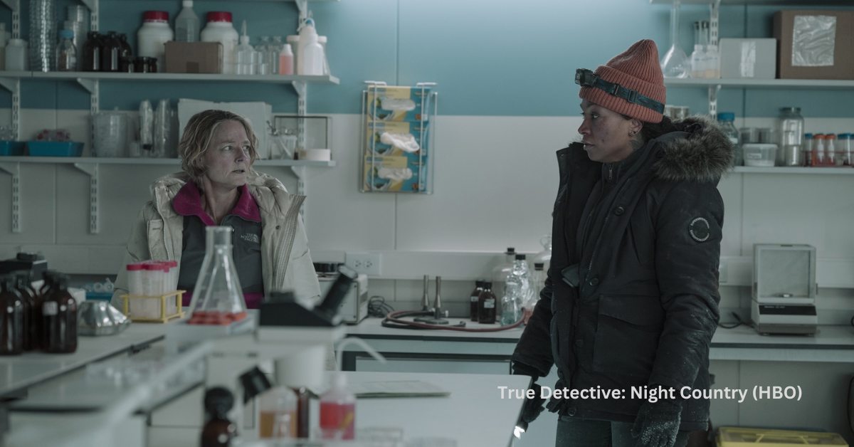 Two women speaking to each other in a science lab.